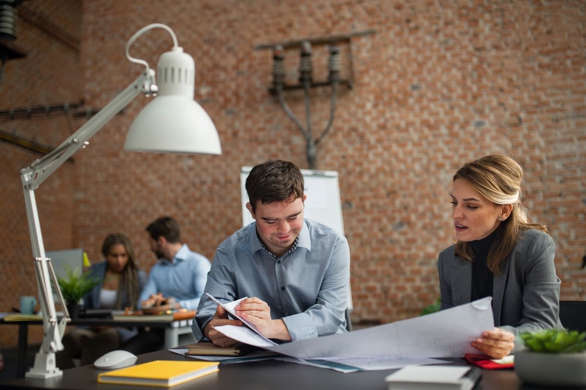 riseability-person-explaining-office.jpg