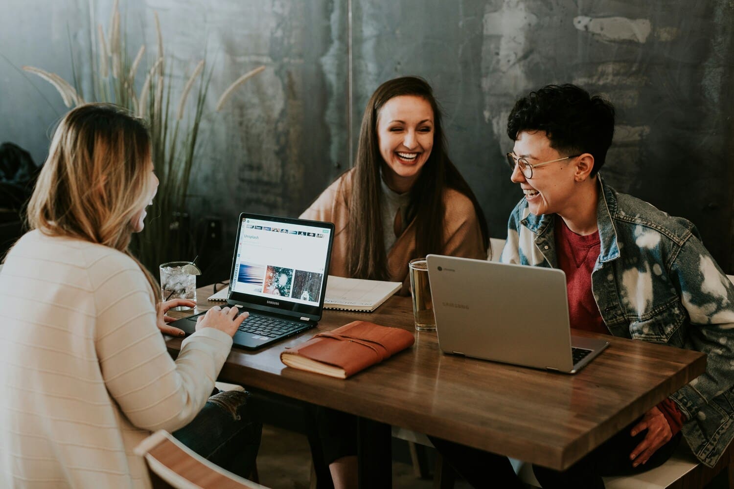 office%20women2_0.jpg