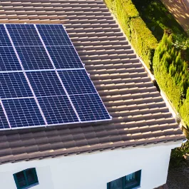 Instalación fotovoltaica en una vivienda de Extremadura
