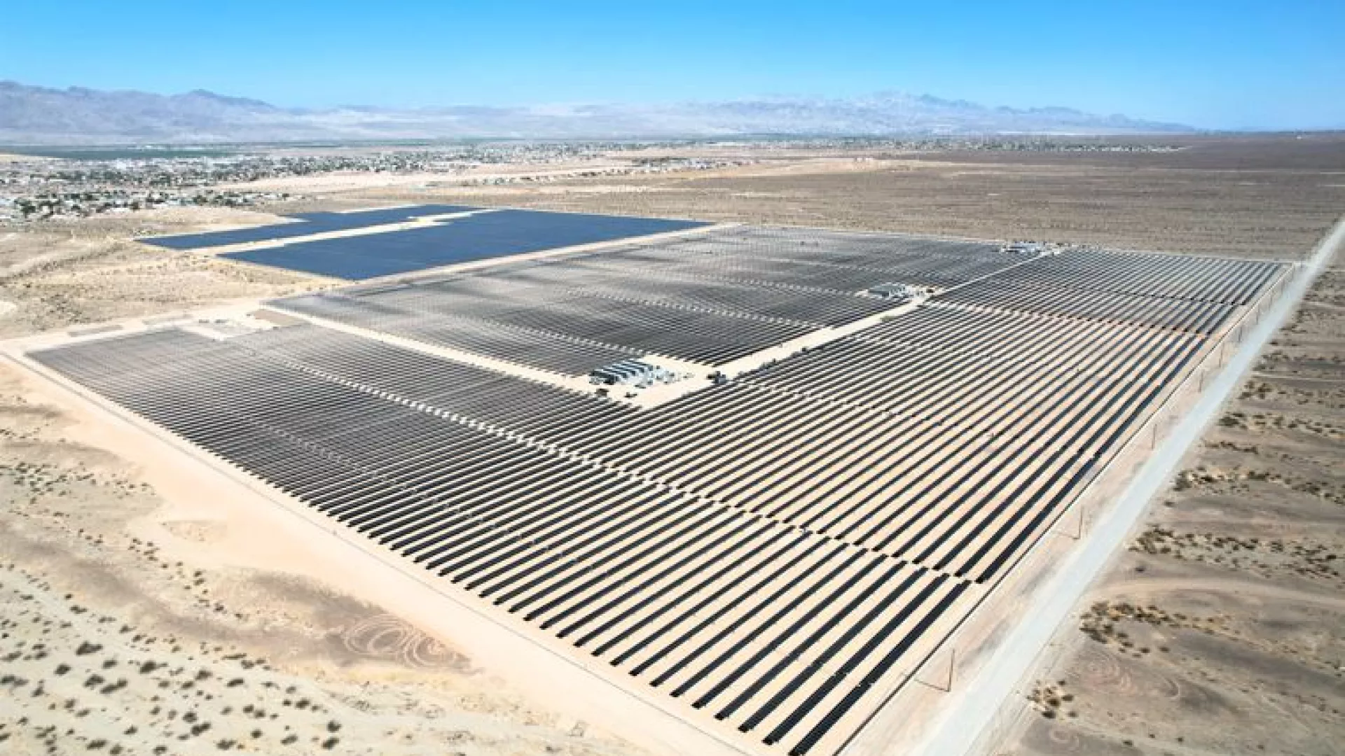 Mohave%20Solar%202%20%28Website%29.JPG Mohave%20Solar%202%20%28Website%29.JPG