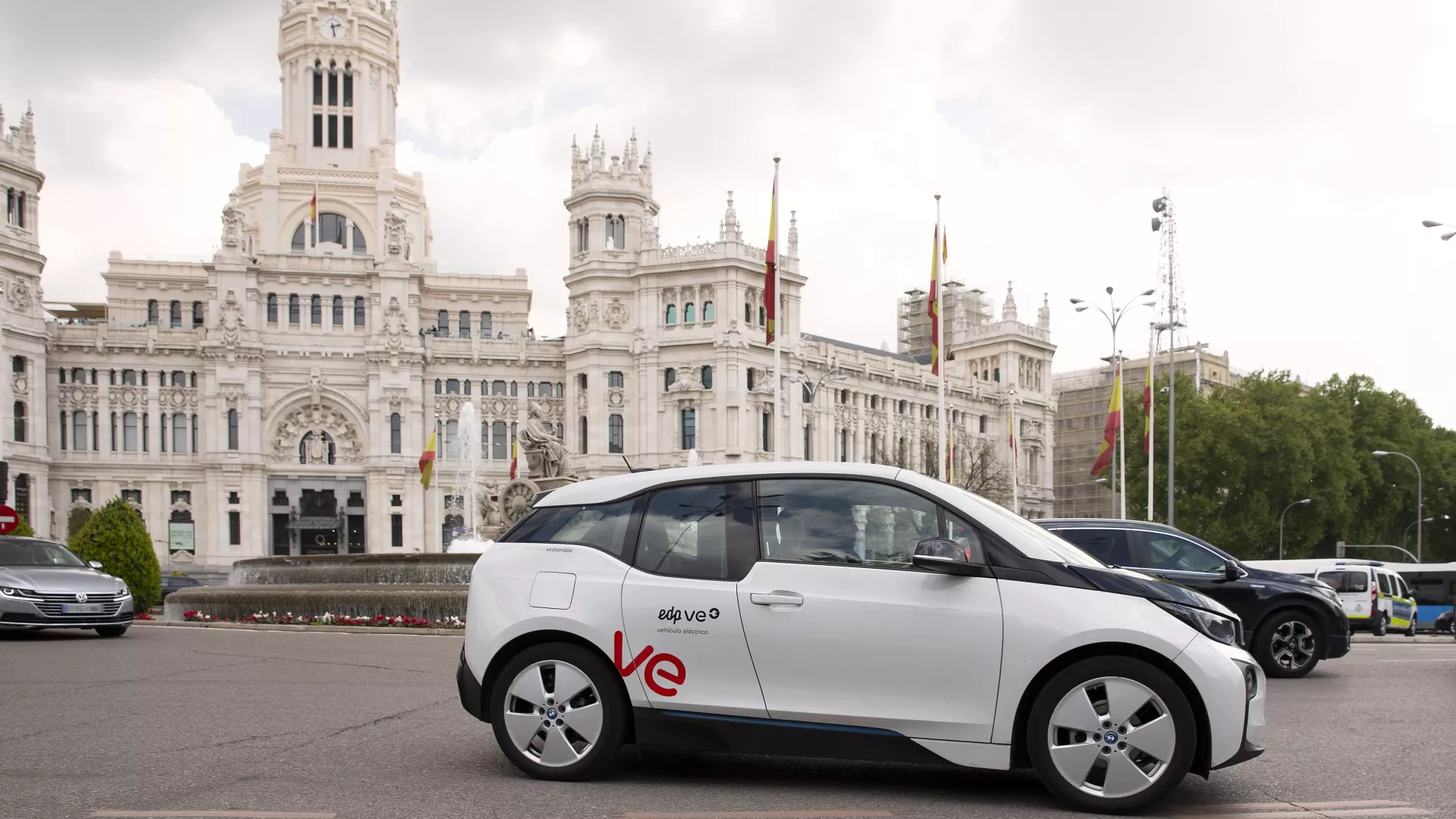 Coche%20el%C3%A9ctrico%20circulando%20por%20Madrid-min_0.jpg Coche%20el%C3%A9ctrico%20circulando%20por%20Madrid-min_0.jpg