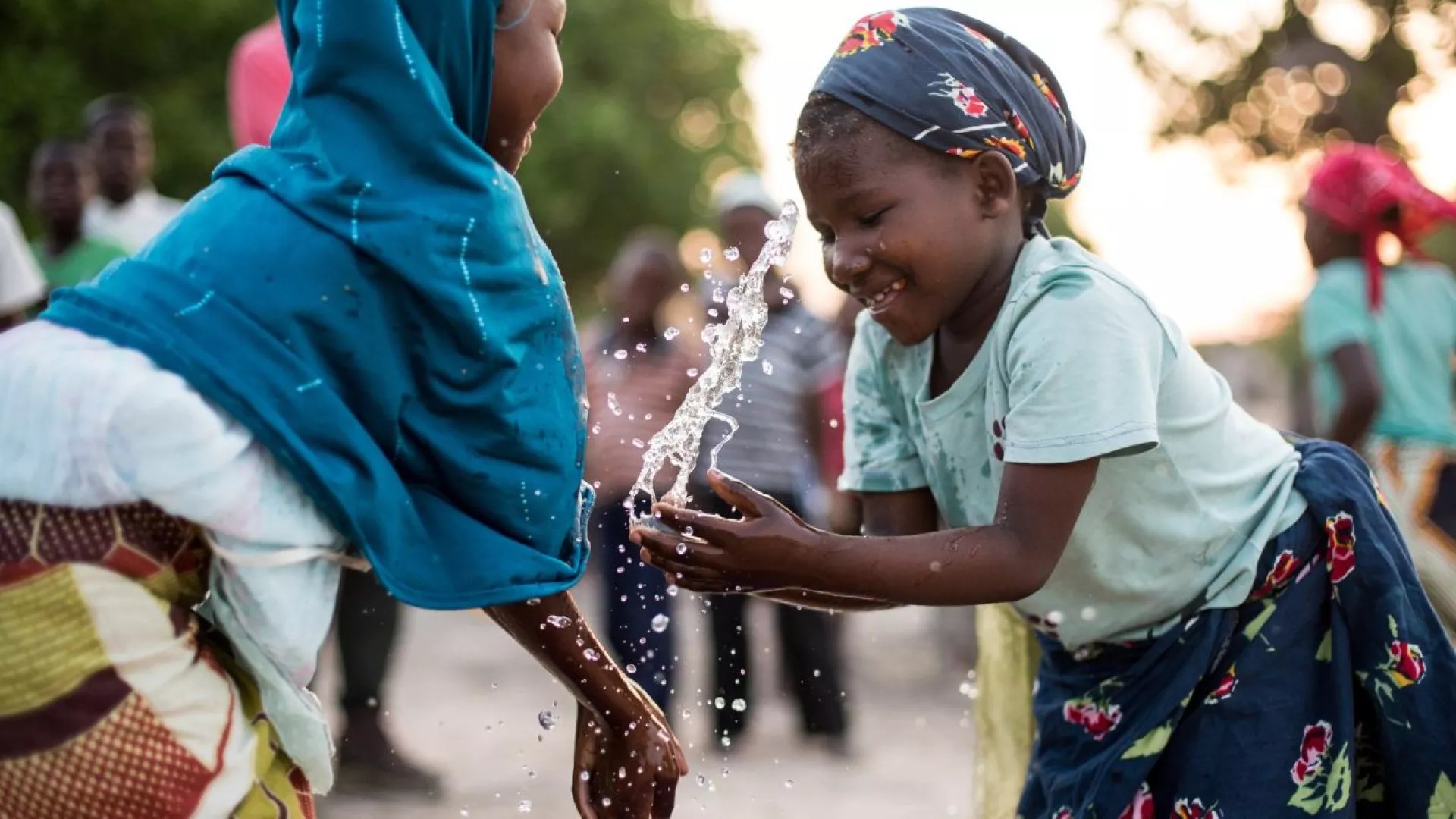 Girls%20Mozambique.jpg Girls%20Mozambique.jpg
