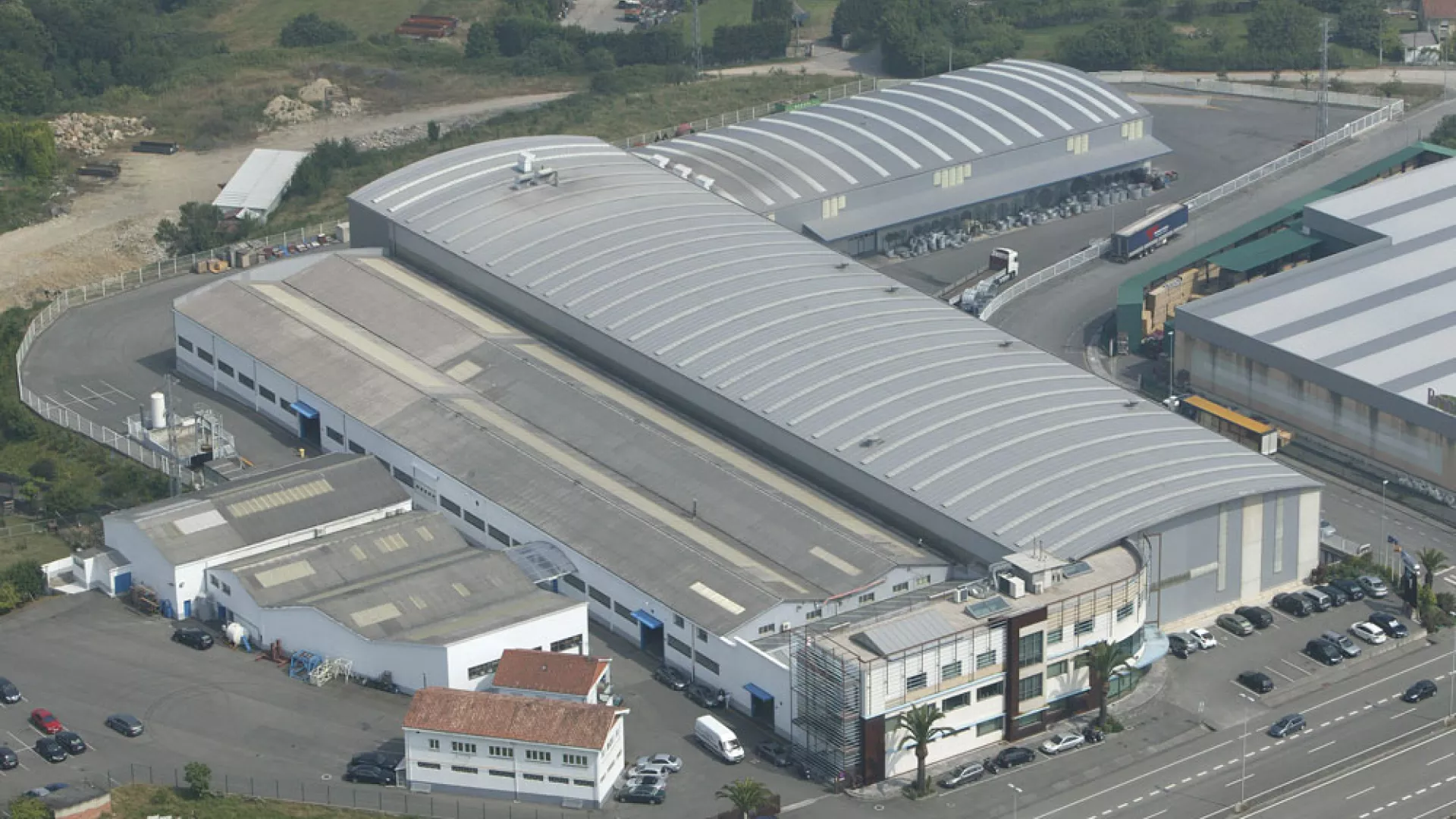 Sede%20de%20Zitron%2C%20que%20acoger%C3%A1%20su%20primera%20planta%20fotovoltaica-min.jpg Sede%20de%20Zitron%2C%20que%20acoger%C3%A1%20su%20primera%20planta%20fotovoltaica-min.jpg
