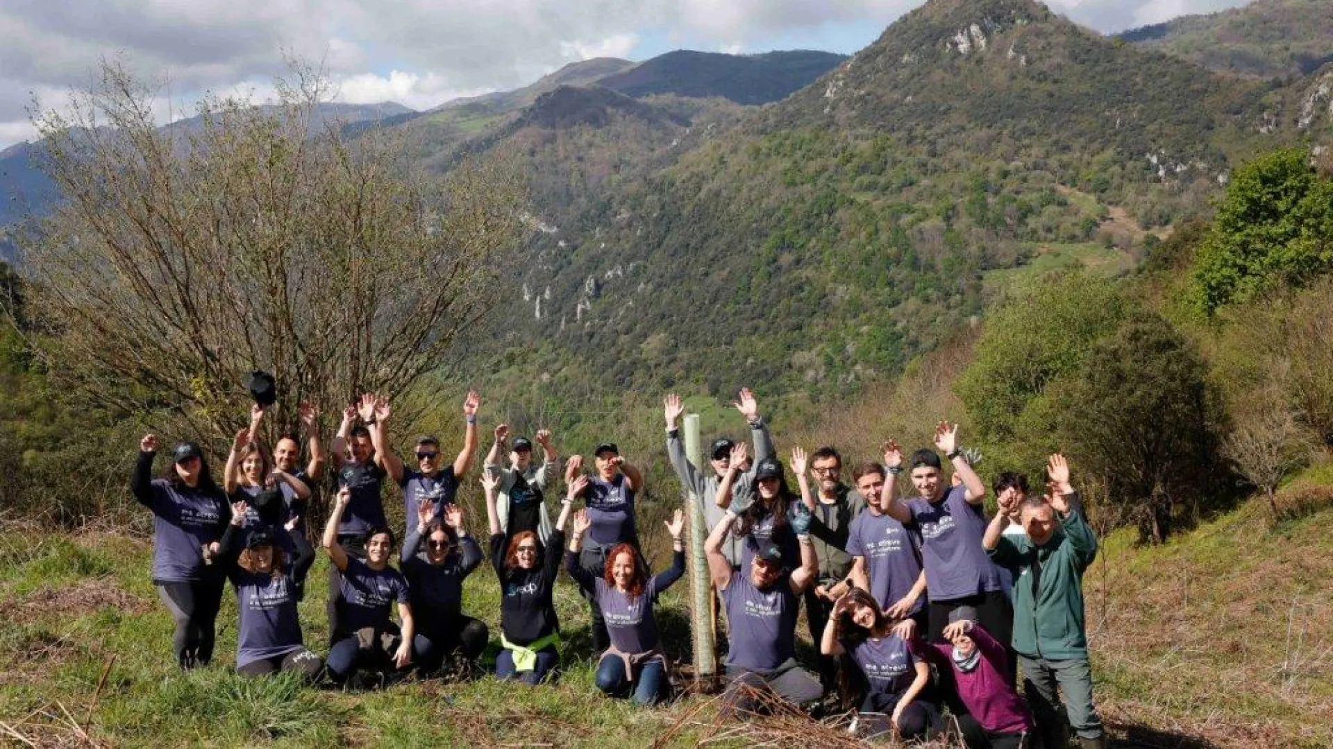 Becarios%20y%20colaboradores%20de%20EDP%20durante%20la%20plantaci%C3%B3n%20de%20%C3%A1rboles%202.JPG Becarios%20y%20colaboradores%20de%20EDP%20durante%20la%20plantaci%C3%B3n%20de%20%C3%A1rboles%202.JPG