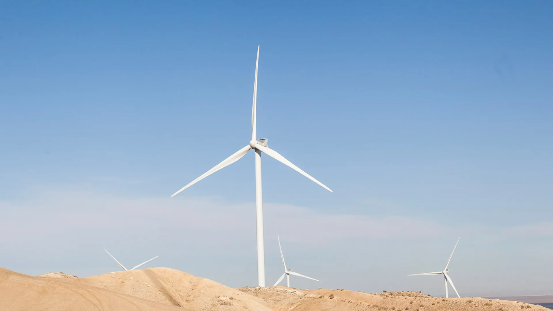 wind_banner_dune_web.jpg wind_banner_dune_web.jpg