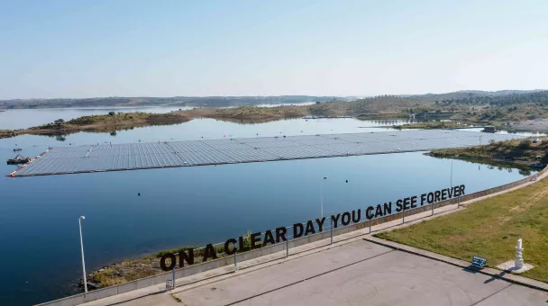 Alqueva%20barregem%20e%20solar%20flutuante.png