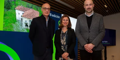El%20director%20de%20Patrimonio%20Juan%20Antonio%20Gonz%C3%A1lez%20Fuentes%3B%20la%20directora%20de%20la%20Fundaci%C3%B3n%20EDP%2C%20Vanda%20Martins%20y%20%C3%93scar%20Villegas%2C%20alcalde%20de%20Puente%20Viesgo_0.jpg