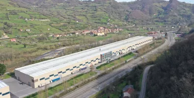 Nave%20de%20ASLA%2C%20en%20Pola%20de%20Lena%2C%20en%20la%20que%20se%20realizar%C3%A1%20la%20instalaci%C3%B3n%20fotovoltaica_0.jpg